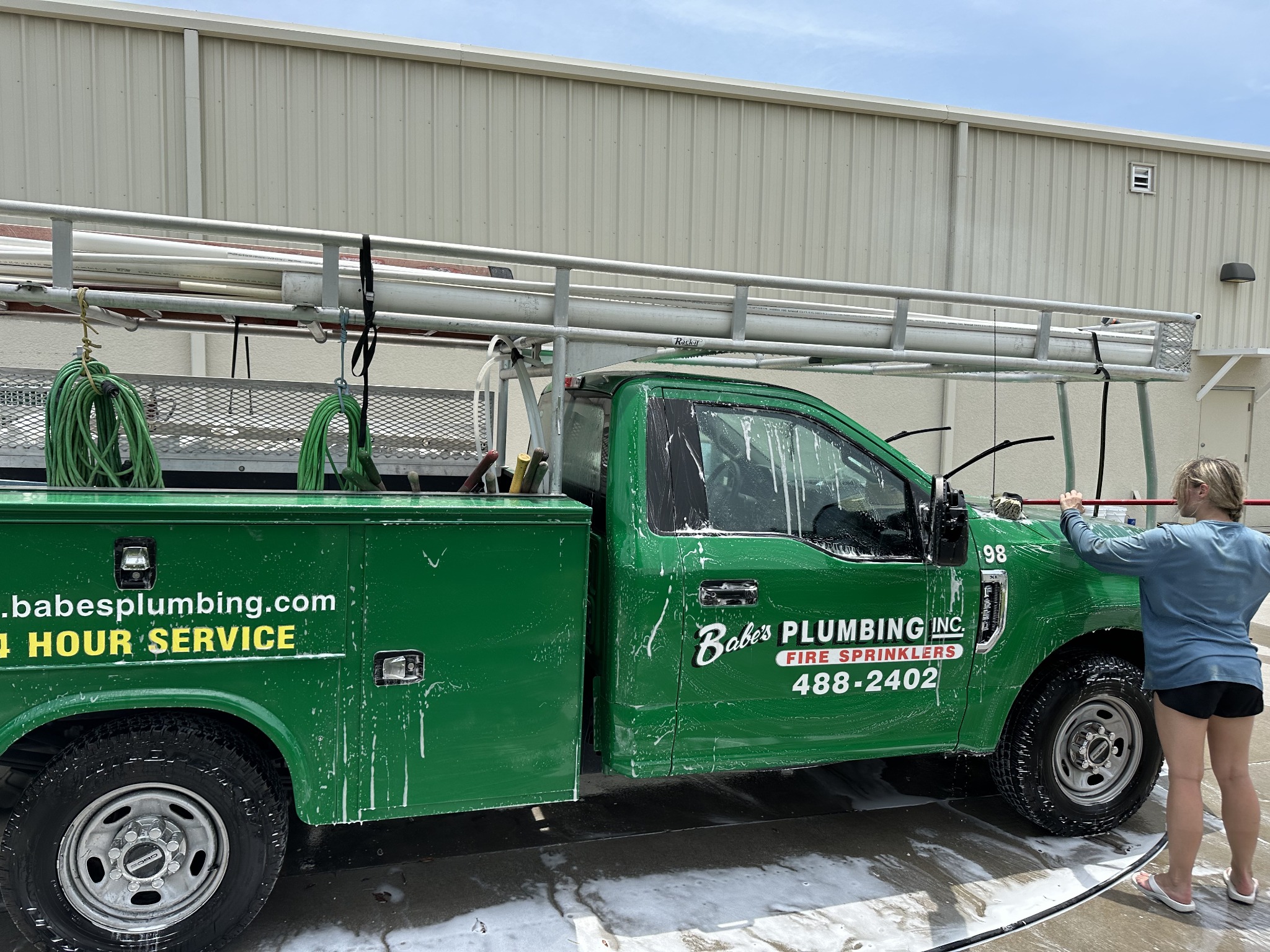 Babe's Plumbing fleet washing serviced by M2
